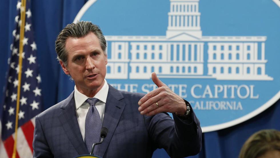 מושל קליפורניה גאווין ניוסום הכריז על מצב חירום בגלל ה קורונה נגיף