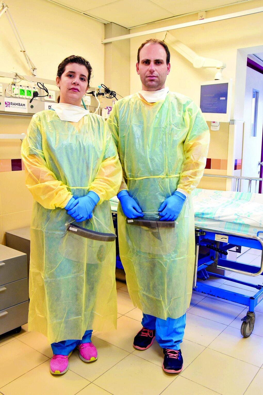 Медбрат Алекс Крамский и медсестра Кармит Фрид. Фото: Нахум Сегаль