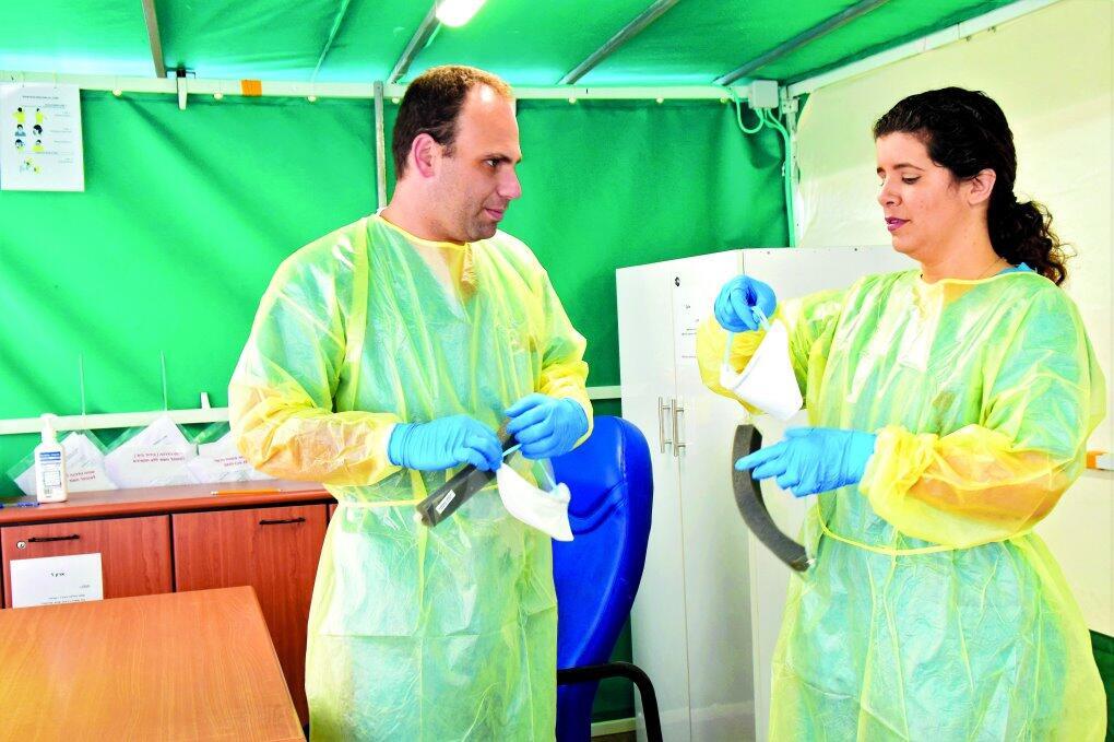 Медбрат Алекс Крамский и медсестра Кармит Фрид. Фото: Нахум Сегаль