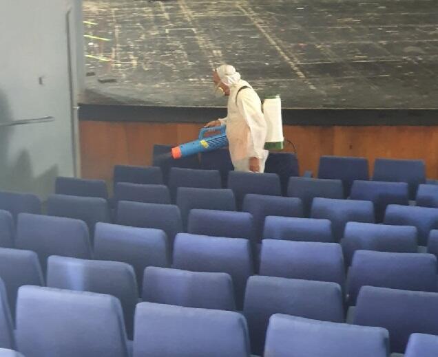 Дезинфекция зрительного зала. Фото предоставлено администрацией театра