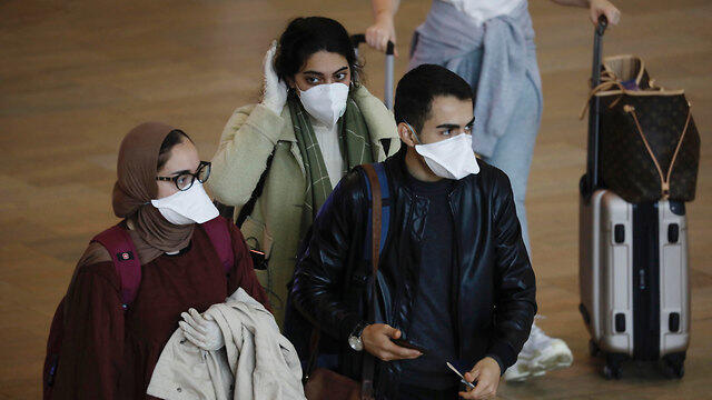 Пассажиры в аэропорту Бен-Гурион. Фото: AP (צילום: AP) Пассажиры в аэропорту Бен-Гурион. Фото: AP