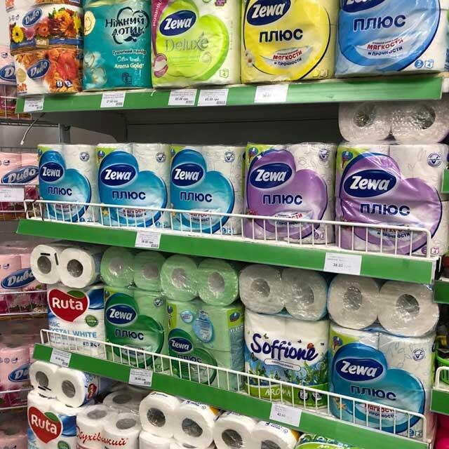 C туалетной бумагой в Киеве пока проблем нет. Фото: Вести