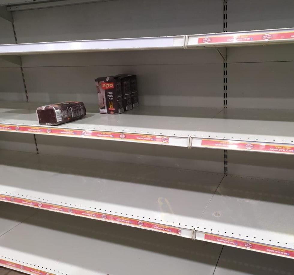 Полки с рисом и крупами в Ашдоде. Фото: Илана Келлер (צילום: אילנה קלר) Полки с рисом и крупами в Ашдоде. Фото: Илана Келлер