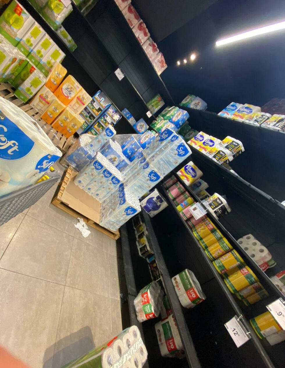 Пустые полки в супермаркете в Яркеnullnull Пустые полки в супермаркете в Ярке