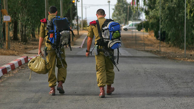 חיילים