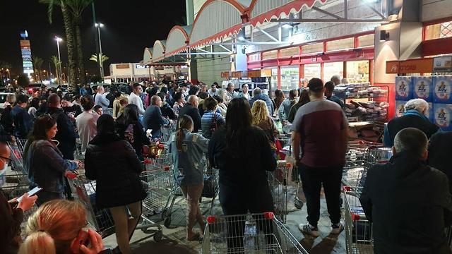 Супермаркет в Рамле. Фото: Бени Додфор (צילום: בני דודפור ) Супермаркет в Рамле. Фото: Бени Додфор