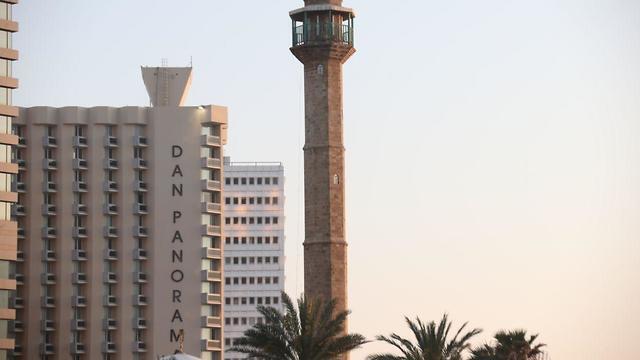Отель Dan Panorama - одна из двух израильских гостиниц, переоборудованных в карантинные центры. Фото: Моти Кимхи