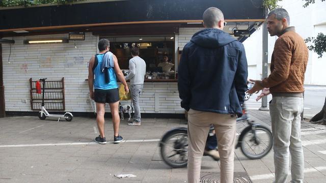 Кофе только навынос. Фото: Моти Кимхи