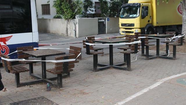 Пустые столики. Фото: Моти Кимхи