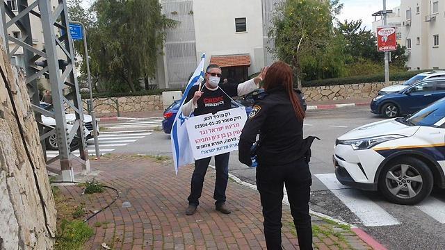 Демонстрация протеста у дома Бени Ганца. Фото: Раанан Бен-Цур