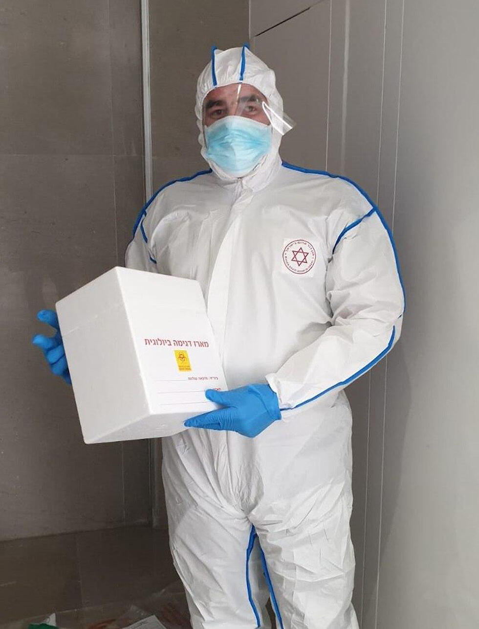 Пункт для забора анализов на коронавирус. Фото: пресс-служба МАДА (צילום: דוברות מד"א) Пункт для забора анализов на коронавирус. Фото: пресс-служба МАДА