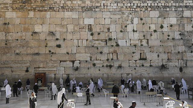 Допустимый максимум молящихся. Фото: AFP