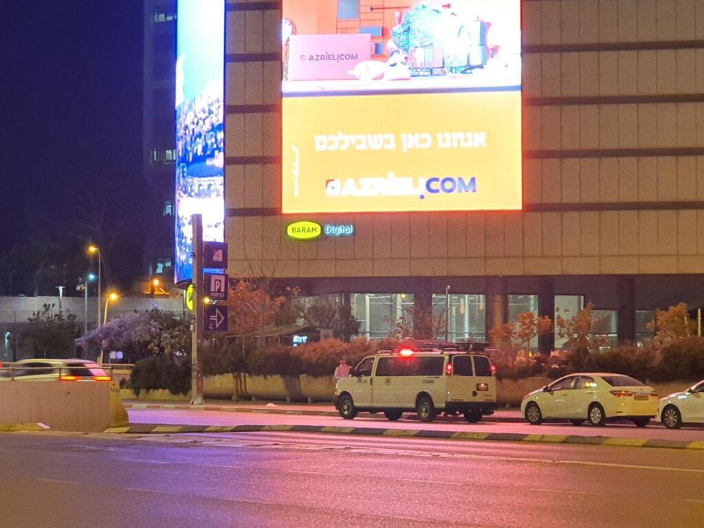 אכיפה משטרה עזריאלי תל אביב הנחיות משרד הבריאות סגר הסגר נגיף הקורונה קורונה ישראל (צילום: שמוליק דודפור) אכיפה משטרה עזריאלי תל אביב הנחיות משרד הבריאות סגר הסגר נגיף הקורונה קורונה ישראל