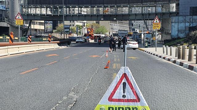 מחסום מחסומים נתיבי איילון כביש 20 תל אביב משטרה אכיפה בגלל נגיף קורונה הקורונה הסגר סגר