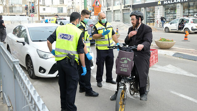 Проверка в Бней-Браке. Фото: Шауль Голан