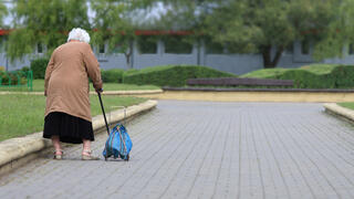 אילוס אילוסטרציה קשישה קשישים