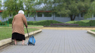 אילוס אילוסטרציה קשישה קשישים