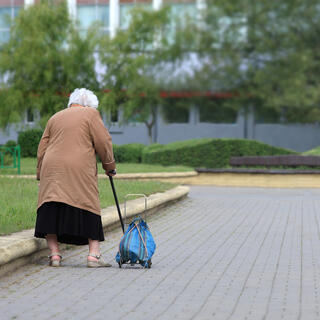 אילוס אילוסטרציה קשישה קשישים
