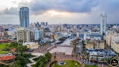 צילומי רחפן ישראל הריקה כיכר העצמאות נתניה (צילום: ניר שדה) צילומי רחפן ישראל הריקה כיכר העצמאות נתניה