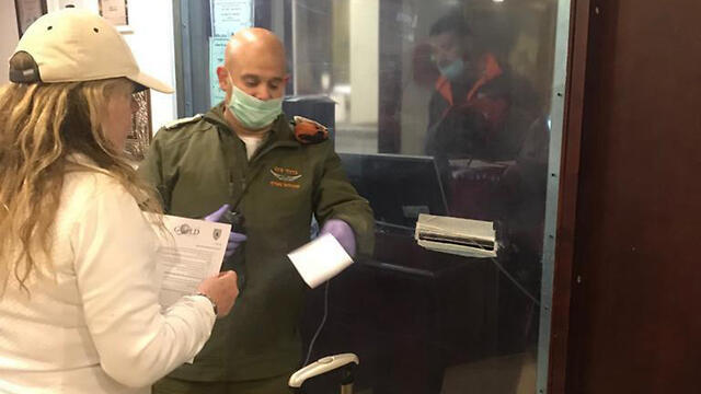 Оформление постояльцев в карантинном центреnullnull Оформление постояльцев в карантинном центре