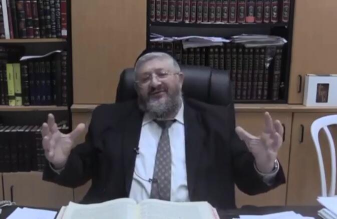 Главный раввин Беэр-Шевы Йегуда Дери рассказывает о чудесной силе букв. Фото: Нисим Дадон (Фото: Нисим Дадон) Главный раввин Беэр-Шевы Йегуда Дери рассказывает о чудесной силе букв. Фото: Нисим Дадон