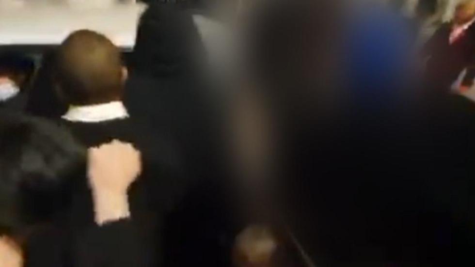 Задержание нарушителя порядка. Фото: Плюралист