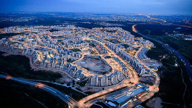 Совсем молодой город Хариш. Фото: Исраэль Бардуго (צילום: ישראל ברדוגו) Совсем молодой город Хариш. Фото: Исраэль Бардуго