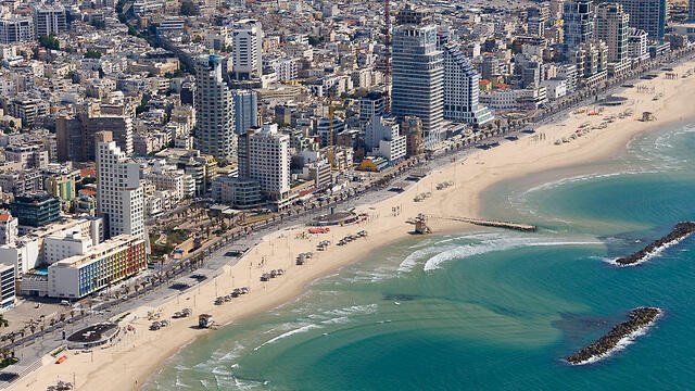 Нет купальщиков на пляже. Фото: Исраэль Бардуго (צילום: ישראל ברדוגו) Нет купальщиков на пляже. Фото: Исраэль Бардуго