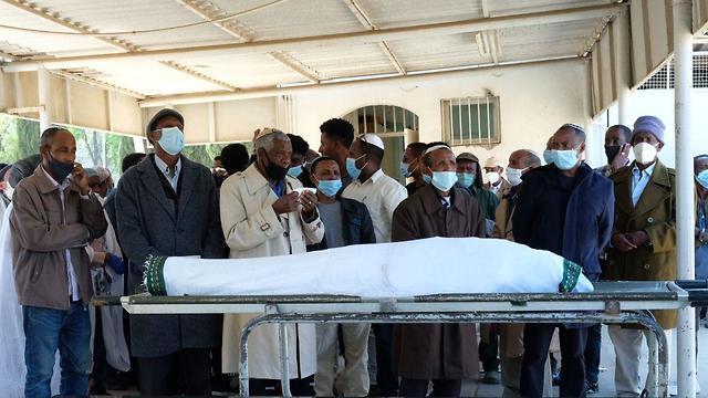 Похороны убитой Мастваль Алазa. Фото: Шауль Голан (צילום: שאול גולן) Похороны убитой Мастваль Алазa. Фото: Шауль Голан