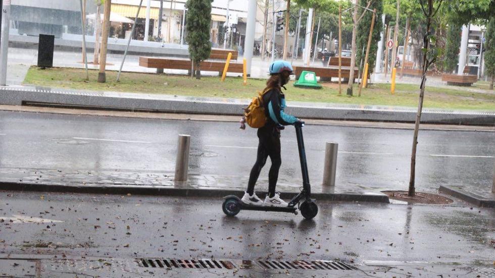 Дождь в Тель-Авиве. Фото: Моти Кимхи (צילום: מוטי קמחי) Дождь в Тель-Авиве. Фото: Моти Кимхи