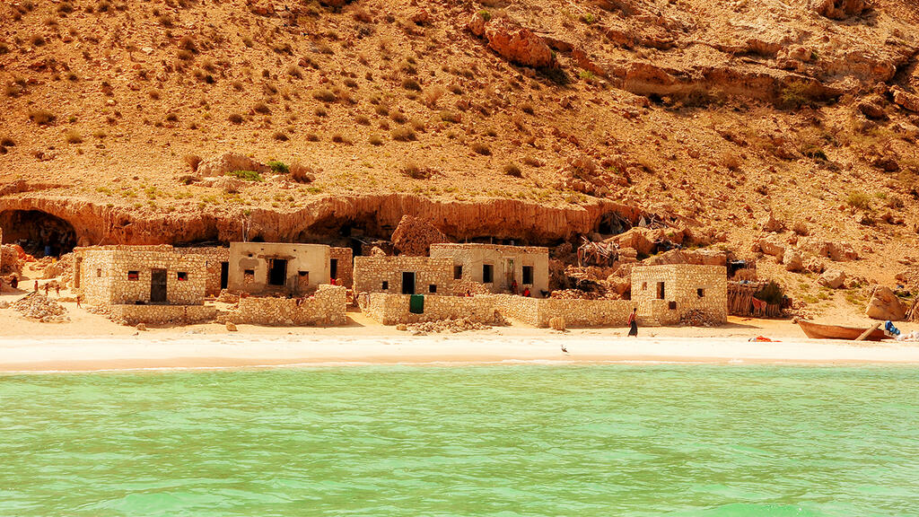 Socotra island seized by separatists also fighting the Houthis (Photo: Shutterstock) תימן סוקוטרה אי נכבש על ידי בדלנים שנלחמים גם הם נגד החות'ים