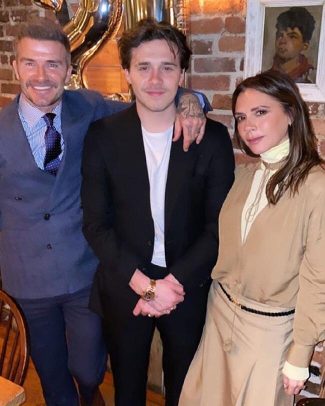 הפסקנו לעקוב. ויקטוריה, דייויד וברוקלין בקהאם (צילום: אינסטגרם) הפסקנו לעקוב. ויקטוריה, דייויד וברוקלין בקהאם