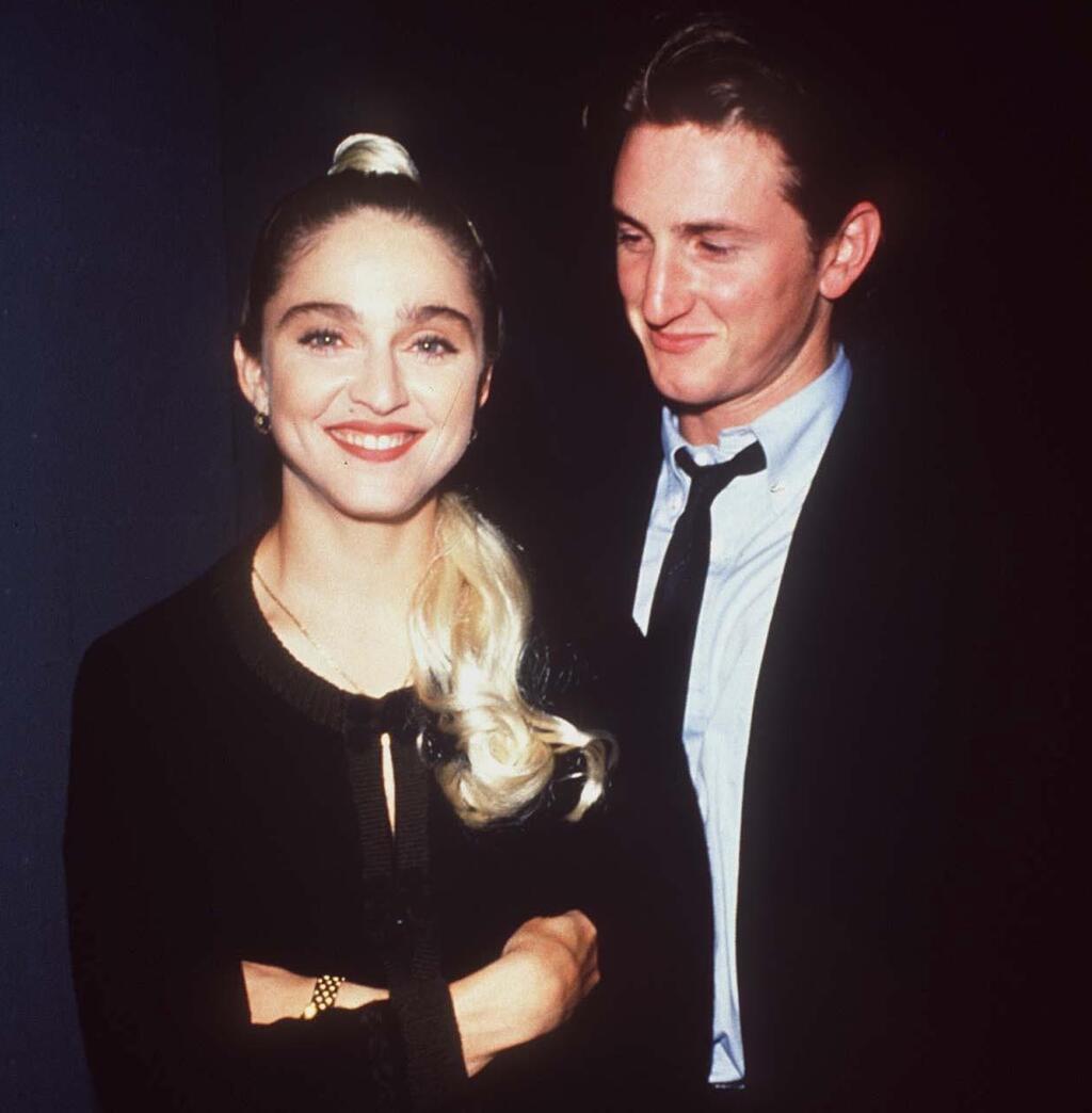 Madonna and her then-husband Sean Penn (Photo: rex/asap creative) אופנה