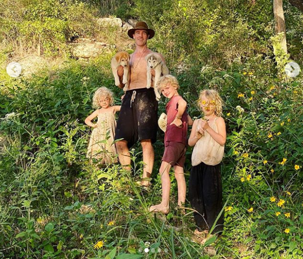 ג'יימס ואן דר ביק, אשתו קימברלי והילדים אוליביה, ג'ושוע, אנאבל, אמיליה וגוונדלין