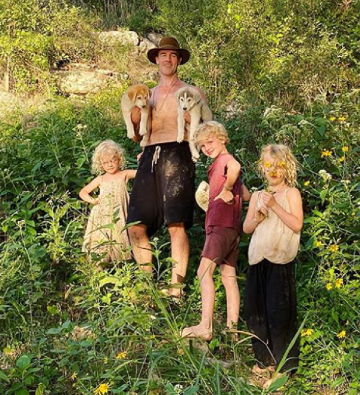 ג'יימס ואן דר ביק, אשתו קימברלי והילדים אוליביה, ג'ושוע, אנאבל, אמיליה וגוונדלין