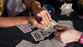 קוראת בקלפים טארוט תקשור