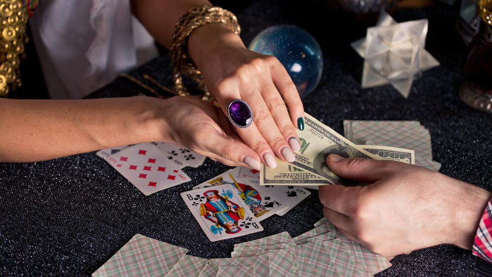 קוראת בקלפים טארוט תקשור