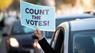 הפגנה מחאה מול הבית הלבן וושינגטון ארה"ב בחירות