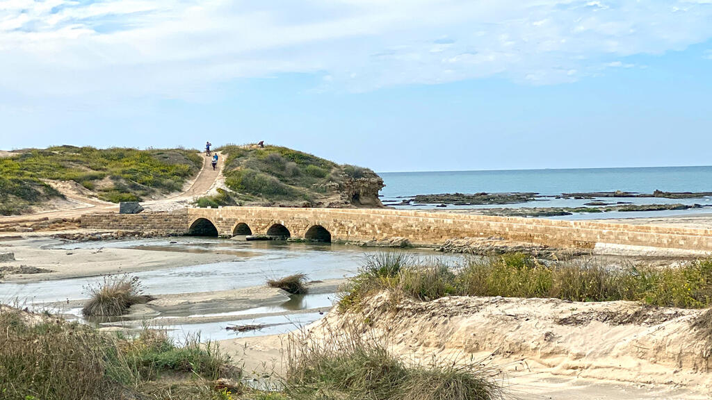 גשר וילהלם המשוחזר בשפך נחל תנינים