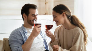 זוג משיק כוסות לחיים