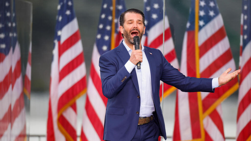 Дональд Трамп-младший (Фото: REUTERS) ארה"ב מפגינים למען דונלד טראמפ ליד הבית הלבן לפני הצבעת ה קונגרס אישור תוצאות בחירות