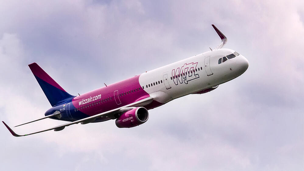 Самолет авиакомпании WizzAir (Фото: shutterstock) מטוס וויזאייר איירבוס A321