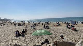 חוף הים בהרצליה מלא בחודש פברואר
