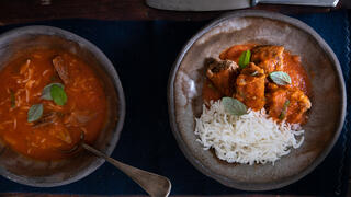 מרק/קדרה עם בשר, עגבניות ופלפלים