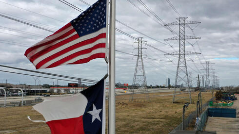 דגלי ארה"ב ו טקסס עמודי חשמל ב יוסטון