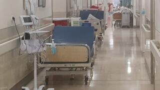 מחסור במיטות: מטופלים שוהים במסדרונות בבית חולים וולפסון בחולון