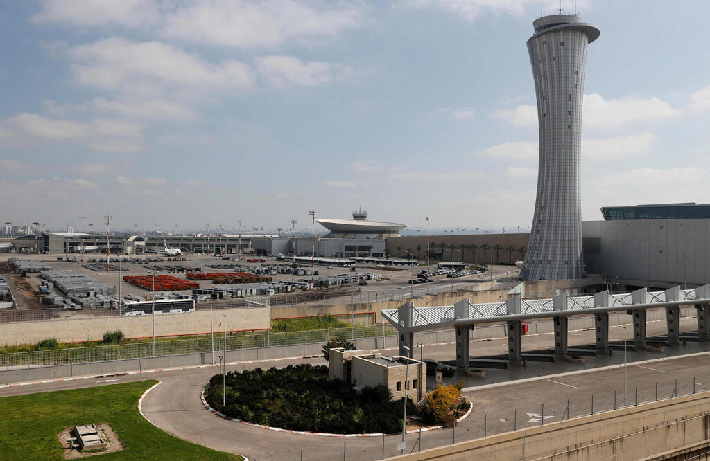 Travelers are advised to arrive at Ben Gurion Airport four hours before their flights (Photo: AFP) נתב"ג נמל התעופה בן גוריון מגדל תצפית