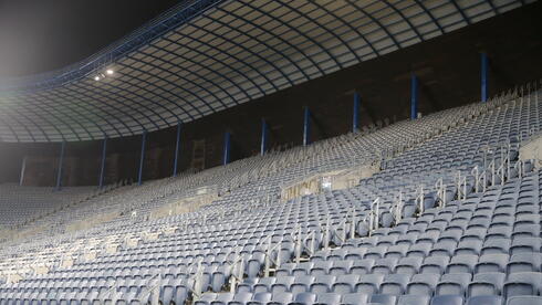 יציעים ריקים בטדי