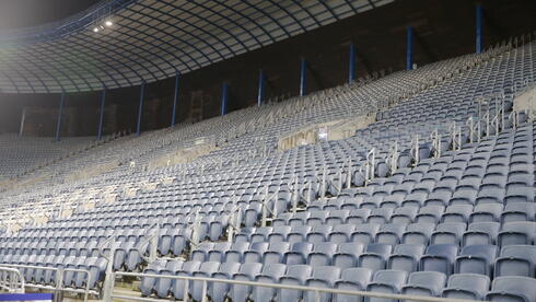 יציעים ריקים בטדי