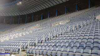 יציעים ריקים בטדי